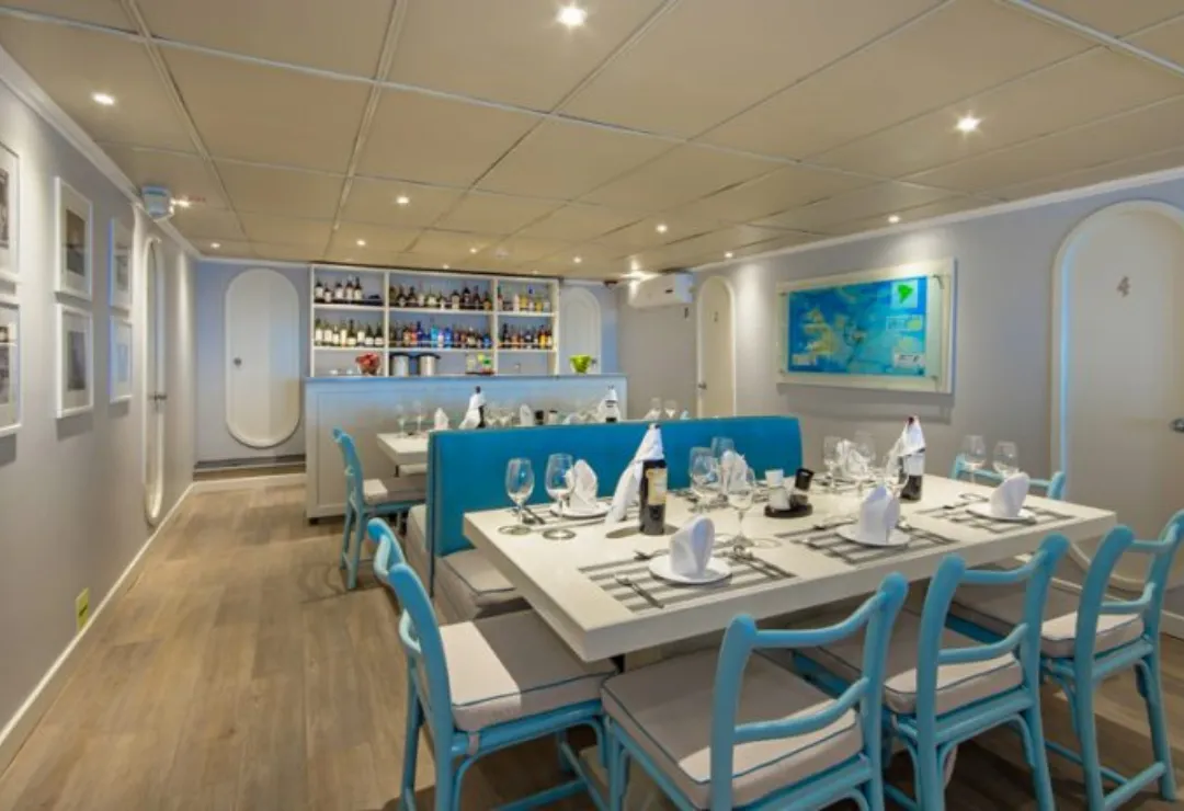 Dining Archipel Cruise